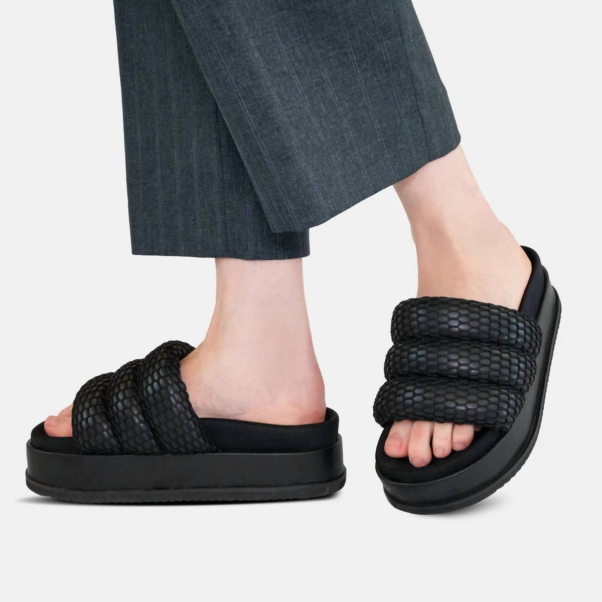 Roam - Women's Mesh Puffy Sandals