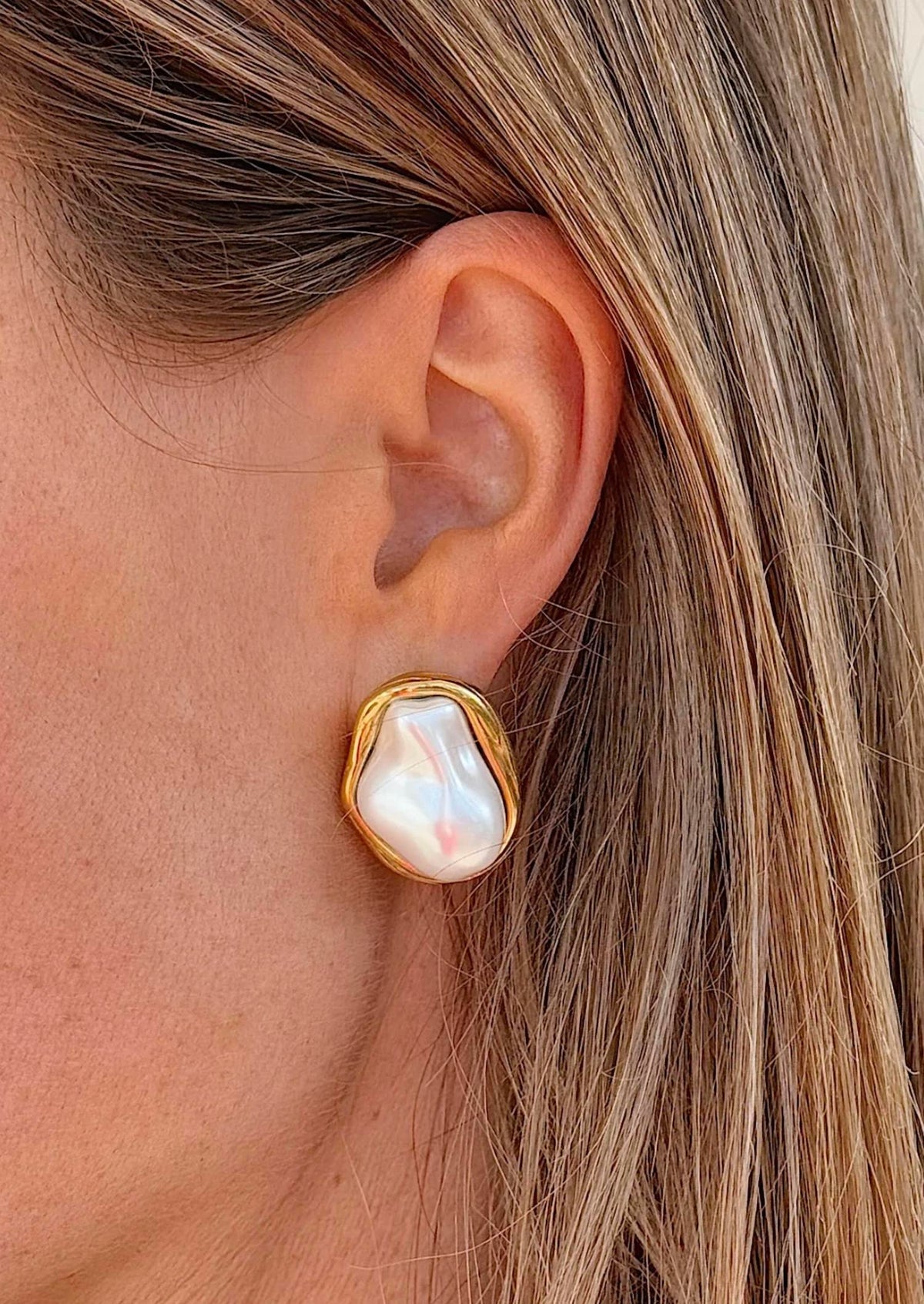 Alv Jewels - Women's Pear Bezel Stud Earrings
