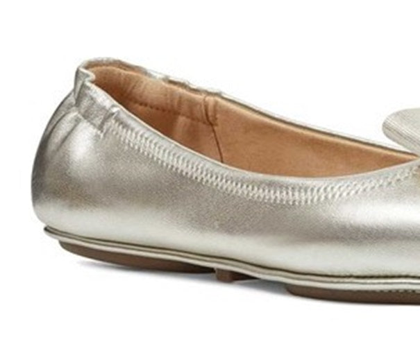Bandolino Women's Faudoa Bow Flat Gold Size 5 M